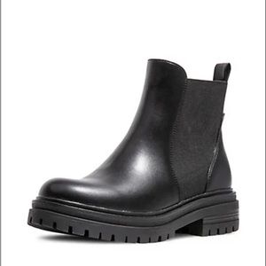 STEVE MADDEN Boston Slip-On Booties * new/never worn* black boots